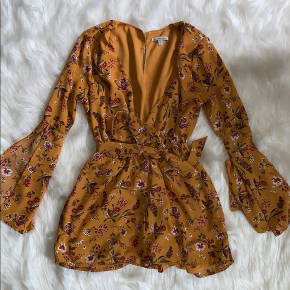 Beautiful Floral Romper - Picture 2 of 4